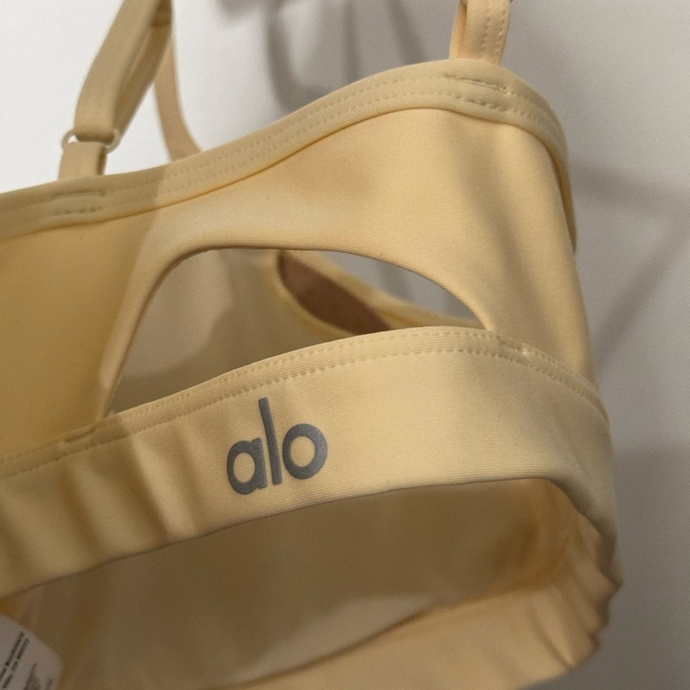 Alo Airlift Intrigue Bra - Picture 7 of 7